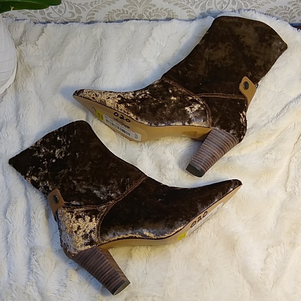 NWOB Free People Velvet Asymmetrical Button Boots